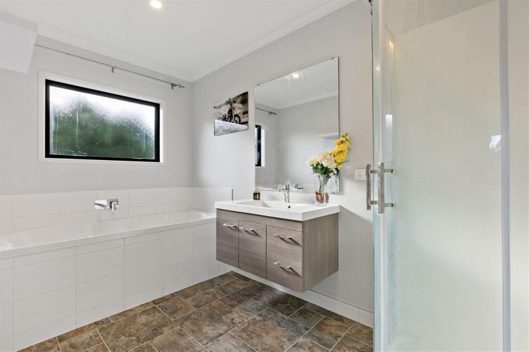 Photo of property in 66 Helenslee Road, Pokeno, 2402