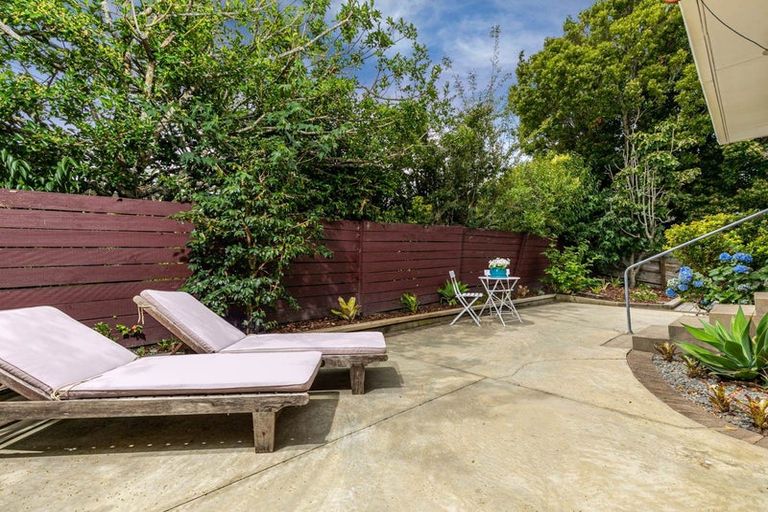 Photo of property in 2/6 Palawan Place, Torbay, Auckland, 0630