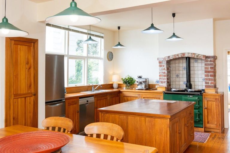 Photo of property in 14 Elizabeth Road, Bluff Hill, Napier, 4110