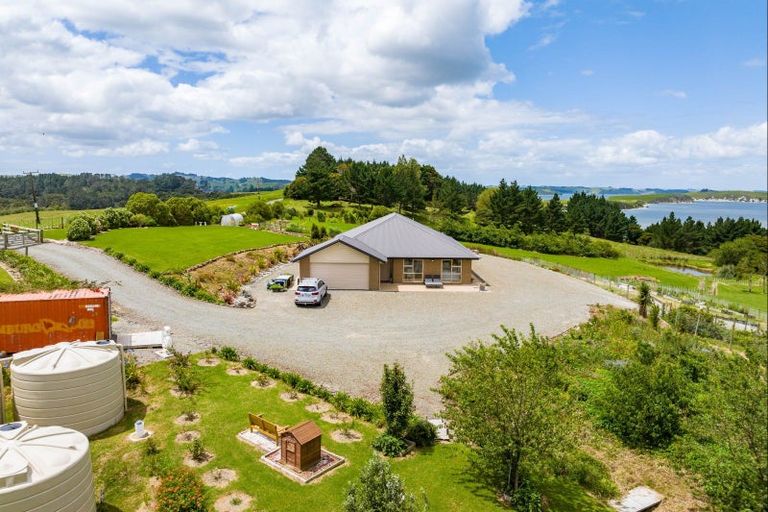Photo of property in 24 Karakanui Road, Tinopai, Matakohe, 0593