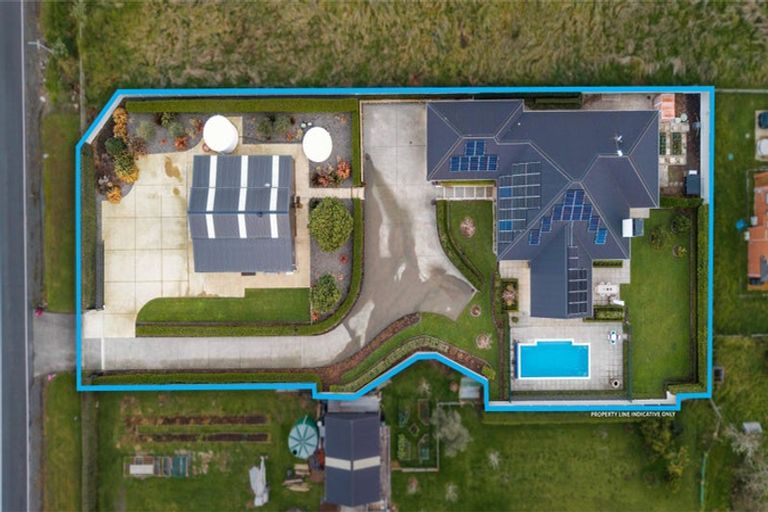 Photo of property in 80 Station Road, Kumeu, 0891