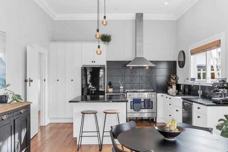 Photo of property in 17 Perrin Place, Kelvin Grove, Palmerston North, 4414