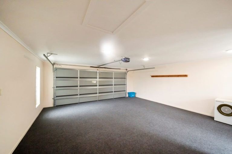 Photo of property in 2 Taylor Place, Merrilands, New Plymouth, 4312