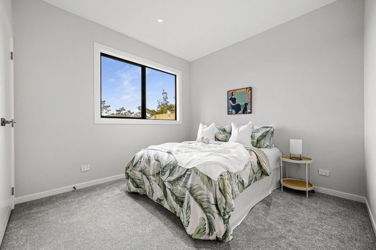 Photo of property in 18 Pukeko Road, Hobsonville, 0616