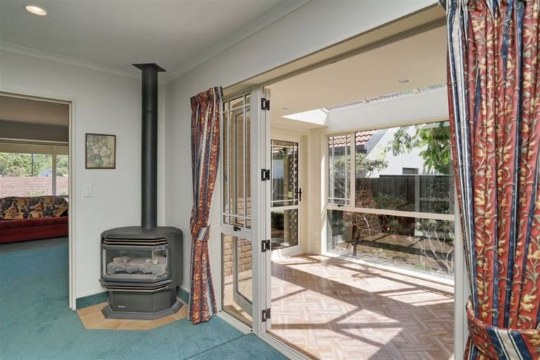 Photo of property in 15 Basil Place, Mount Pleasant, Christchurch, 8081