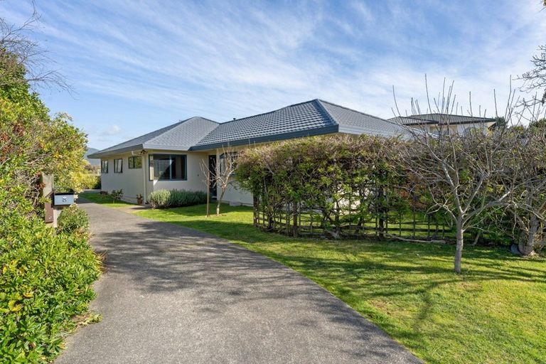Photo of property in 8 Leigh Place, Paraparaumu Beach, Paraparaumu, 5032
