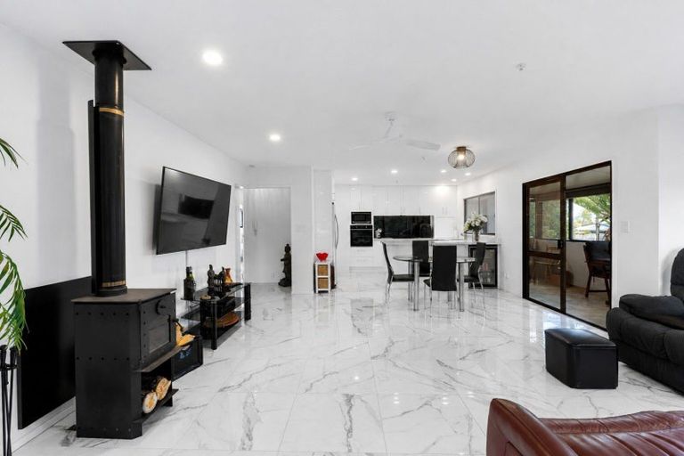 Photo of property in 15e Puriri Avenue, Orewa, 0931