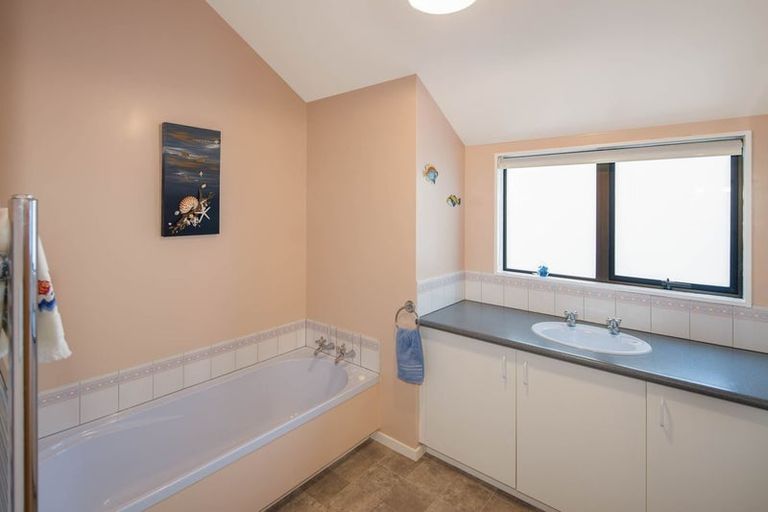 Photo of property in 4 The Marlinspike, Whitby, Porirua, 5024