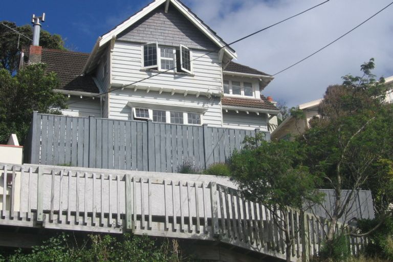 Photo of property in 17 Saint Michaels Crescent, Kelburn, Wellington, 6012