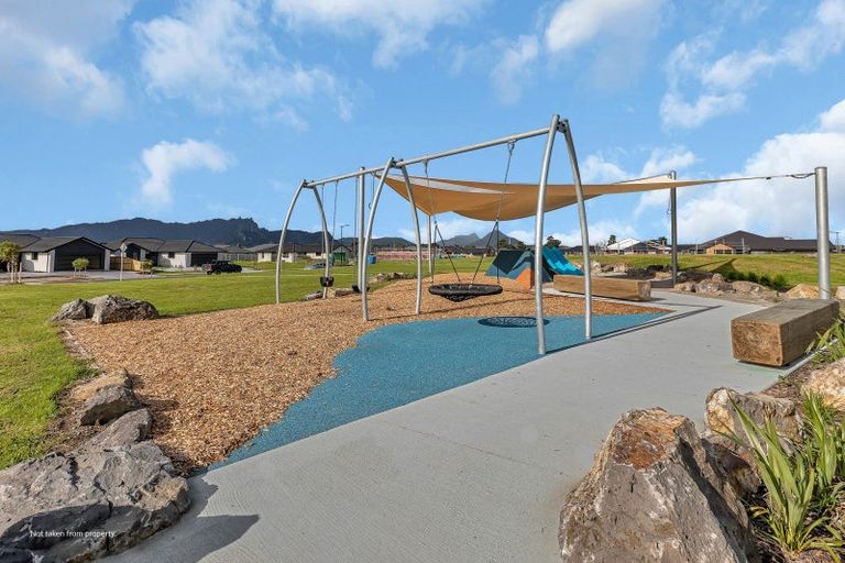 Photo of property in 9 Kapiakauri Road, One Tree Point, 0118