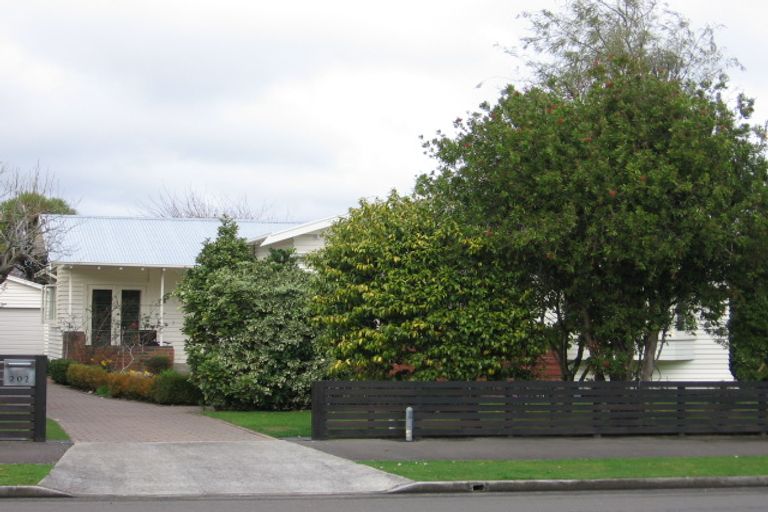 Photo of property in 202 Park Road, Hokowhitu, Palmerston North, 4410