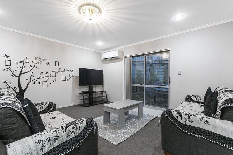 Photo of property in 13 Thomas Rea Place, Te Atatu South, Auckland, 0610
