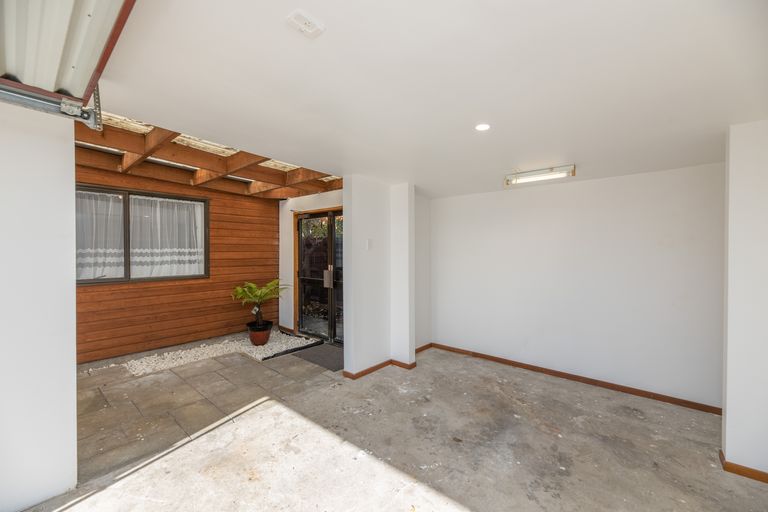 Photo of property in 2a Wainoni Road, Wainoni, Christchurch, 8061