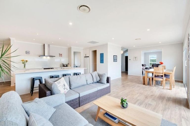 Photo of property in 3 Kuawa Drive, Kumeu, 0810