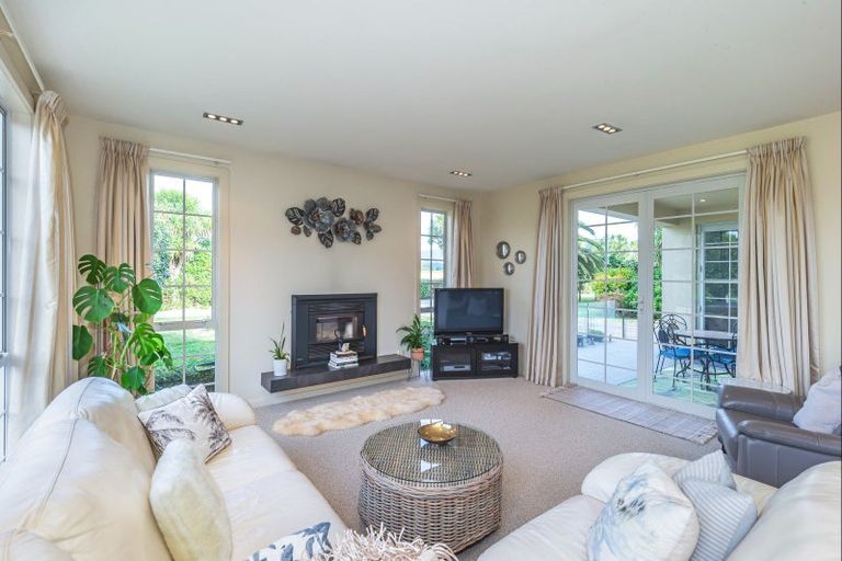 Photo of property in 15 Tarahunga Road, Levin, 5571