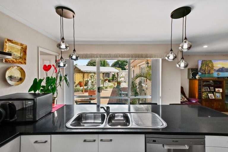 Photo of property in 15 Trossach Place, Wattle Downs, Auckland, 2103