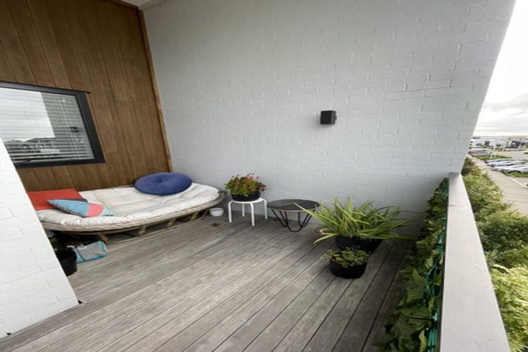 Photo of property in 9/1 Genevieve Lane, Hobsonville, Auckland, 0616