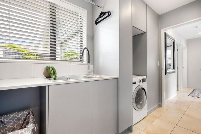 Photo of property in 2/18b Blighs Road, Strowan, Christchurch, 8052