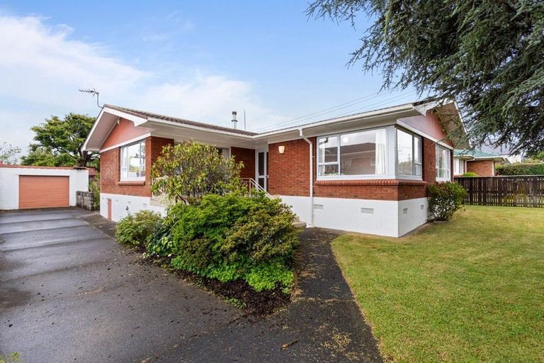 Photo of property in 10 Tomlinson Street, Hillpark, Auckland, 2102