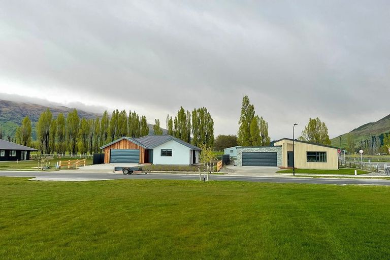 Photo of property in 4 Applewood Place, Wanaka, 9382
