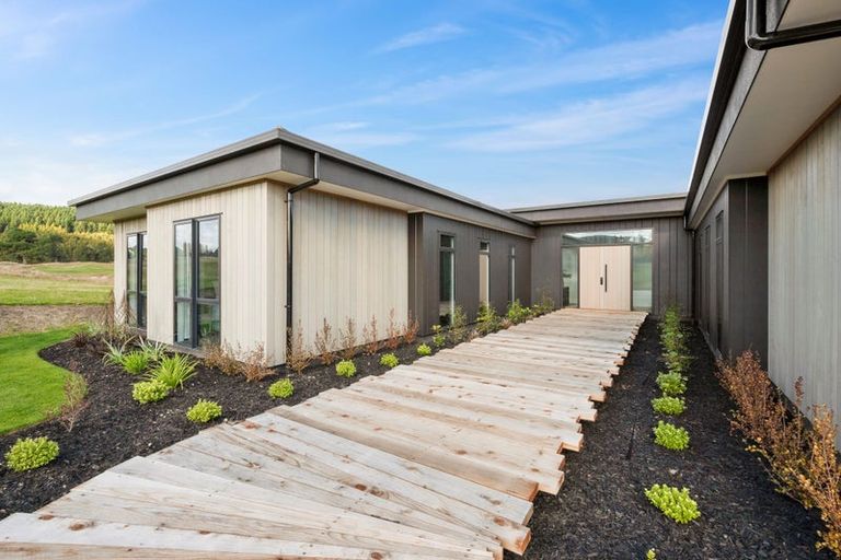 Photo of property in 32 The Fairways, Kinloch, Taupo, 3377