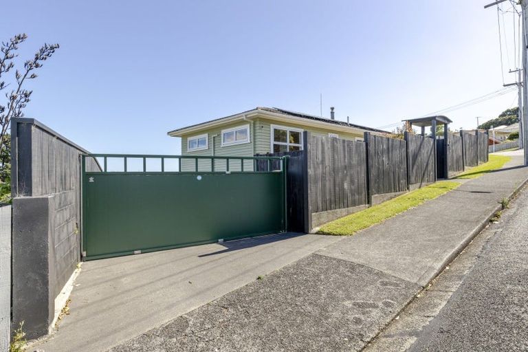 Photo of property in 5 Scott Street, Moturoa, New Plymouth, 4310