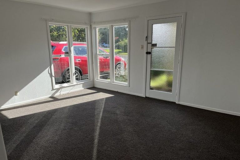 Photo of property in 1/68 Titirangi Road, New Lynn, Auckland, 0600
