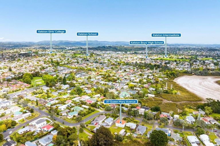 Photo of property in 37 Queen Mary Avenue, New Lynn, Auckland, 0600