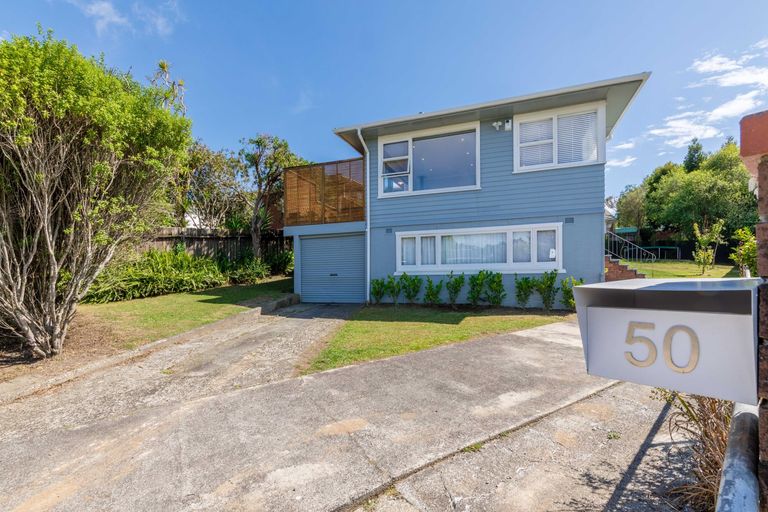 Photo of property in 50 La Rosa Street, Green Bay, Auckland, 0604