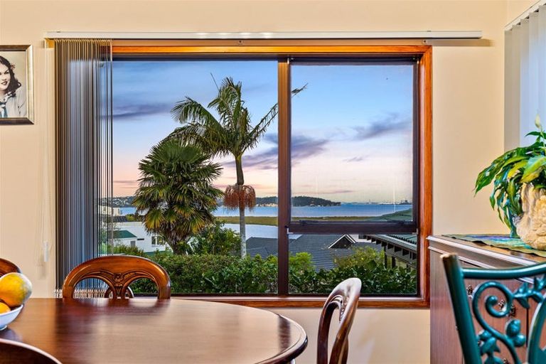 Photo of property in 1/181 Luckens Road, West Harbour, Auckland, 0618