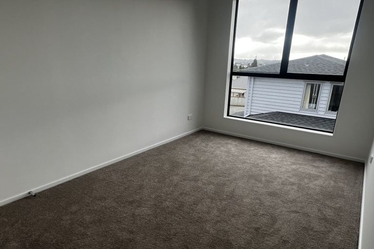 Photo of property in 9/233 Great North Road, Henderson, Auckland, 0612