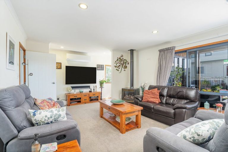 Photo of property in 15 Martin Place, Cooks Beach, Whitianga, 3591