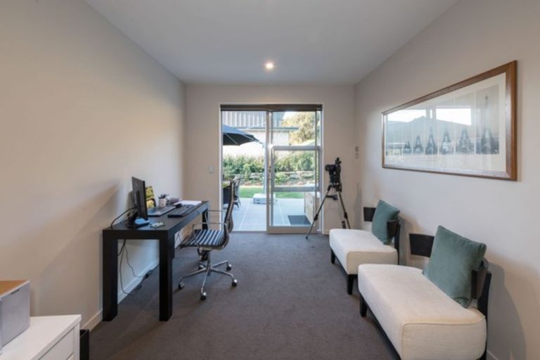 Photo of property in 16 Edgewood Place, Wanaka, 9305