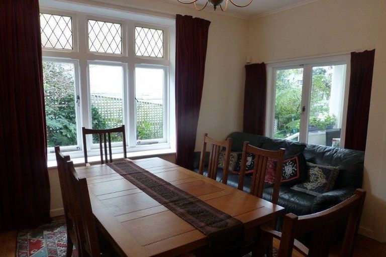 Photo of property in 12 Glasgow Street, Kelburn, Wellington, 6012