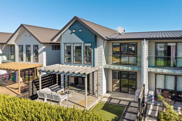 Photo of property in 21 Irving Place, Hobsonville, Auckland, 0616