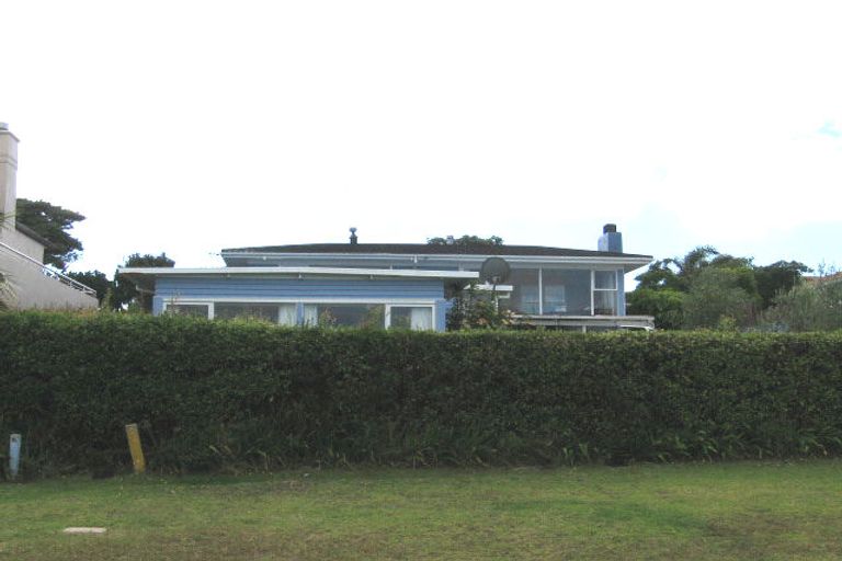Photo of property in 9 Katui Street, Castor Bay, Auckland, 0620