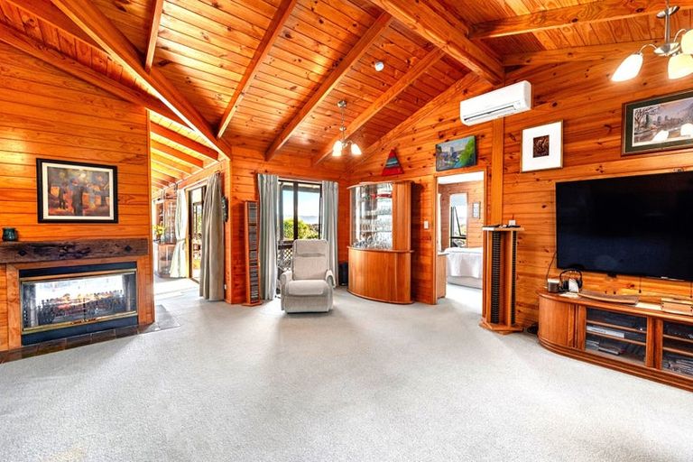 Photo of property in 76 Brick Bay Drive, Sandspit, Warkworth, 0982