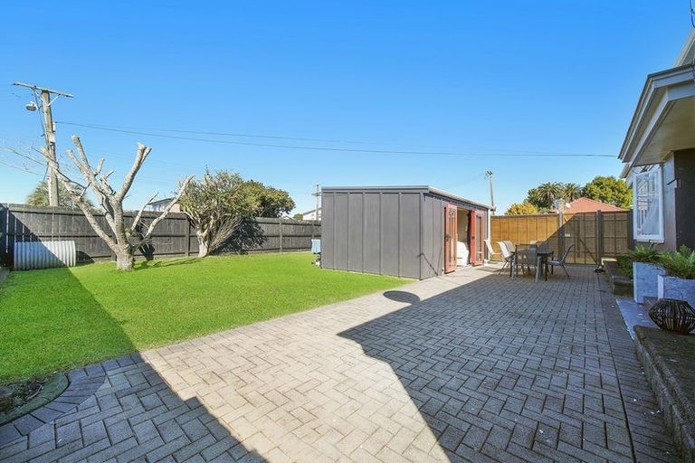 Photo of property in 1 Kingswood Road, Papatoetoe, Auckland, 2025