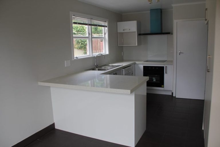 Photo of property in 2 Archbold Street, Newlands, Wellington, 6037