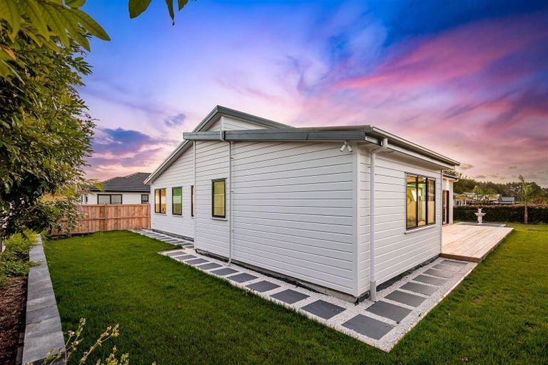 Photo of property in 15 Cutfield Lane, Kumeu, 0810