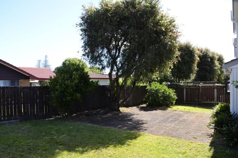 Photo of property in 1/11 Askew Place, Farm Cove, Auckland, 2012