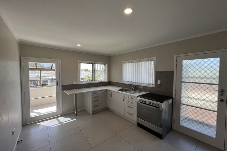 Photo of property in 2/52 Bentley Avenue, Glenfield, Auckland, 0629