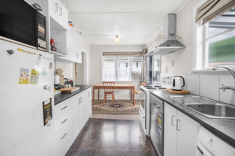 Photo of property in 200 Waddington Drive, Naenae, Lower Hutt, 5011