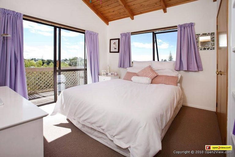 Photo of property in 150 Oaktree Avenue, Browns Bay, Auckland, 0630