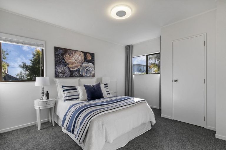 Photo of property in 2/60 Rangatira Road, Beach Haven, Auckland, 0626