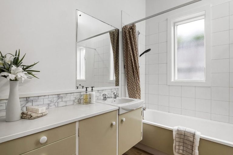 Photo of property in 5/6 North Avenue, Narrow Neck, Auckland, 0624