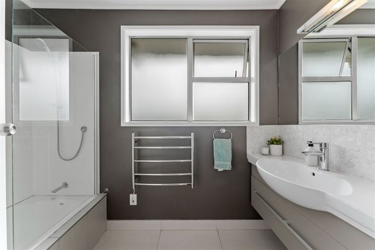 Photo of property in 348 Main Road, Huapai, Kumeu, 0810