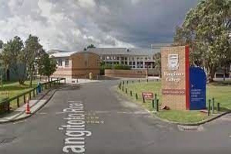 Photo of property in 1/80a Park Rise, Campbells Bay, Auckland, 0630