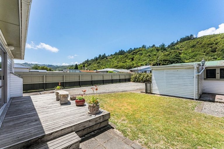 Photo of property in 53 Peel Place, Wainuiomata, Lower Hutt, 5014