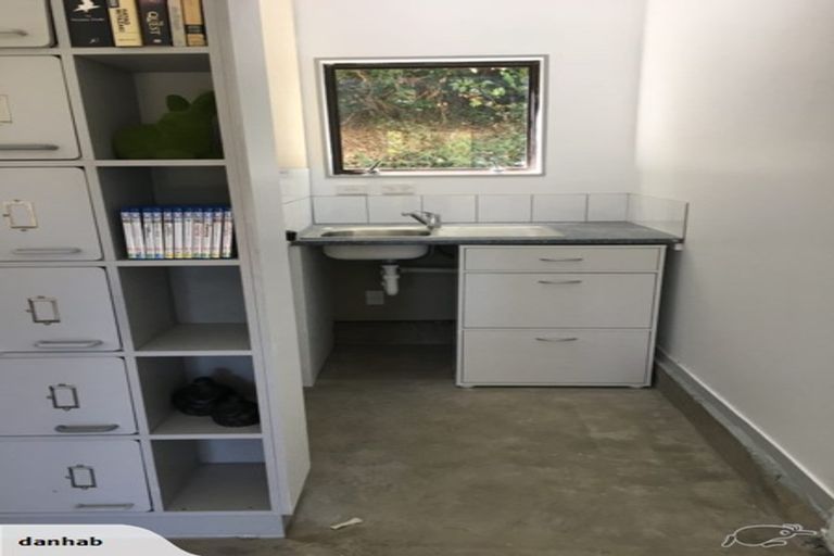 Photo of property in 2/8 Dianthus Place, Browns Bay, Auckland, 0630